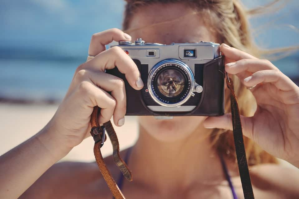 How to capture pictures with bright backgrounds